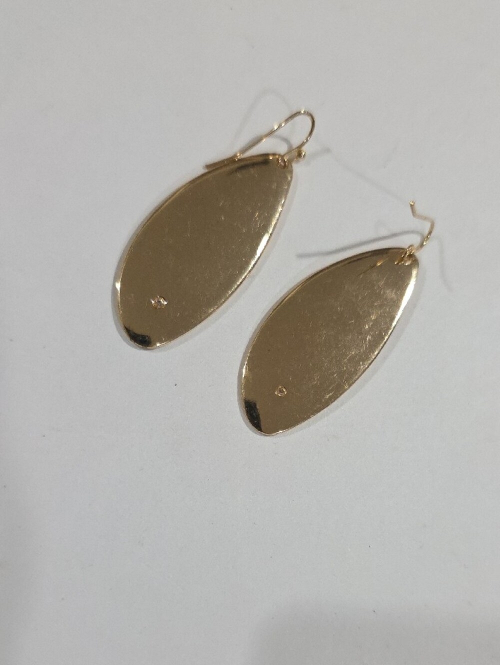 Women's Classic Gold Oval Drop Earrings – Elegant Gold-Tone Fashion Jewelry - Picture 4 of 11